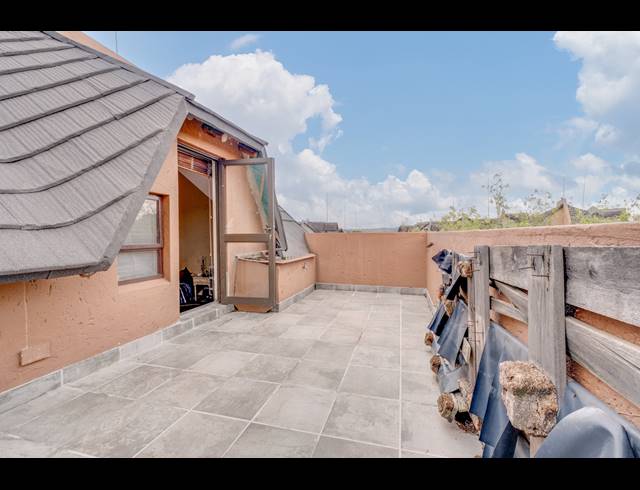 1 BEDROOM APARTMENT FOR SALE IN LONEHILL